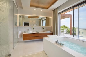 Five bedroom Villa, Sea View, Pool | Hypo-allergenic bedding available, minibar, in-room safe, desk
