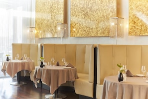 2 restaurants, breakfast, lunch, dinner served; Mediterranean cuisine - Adriatic Istria Resort (Umag)