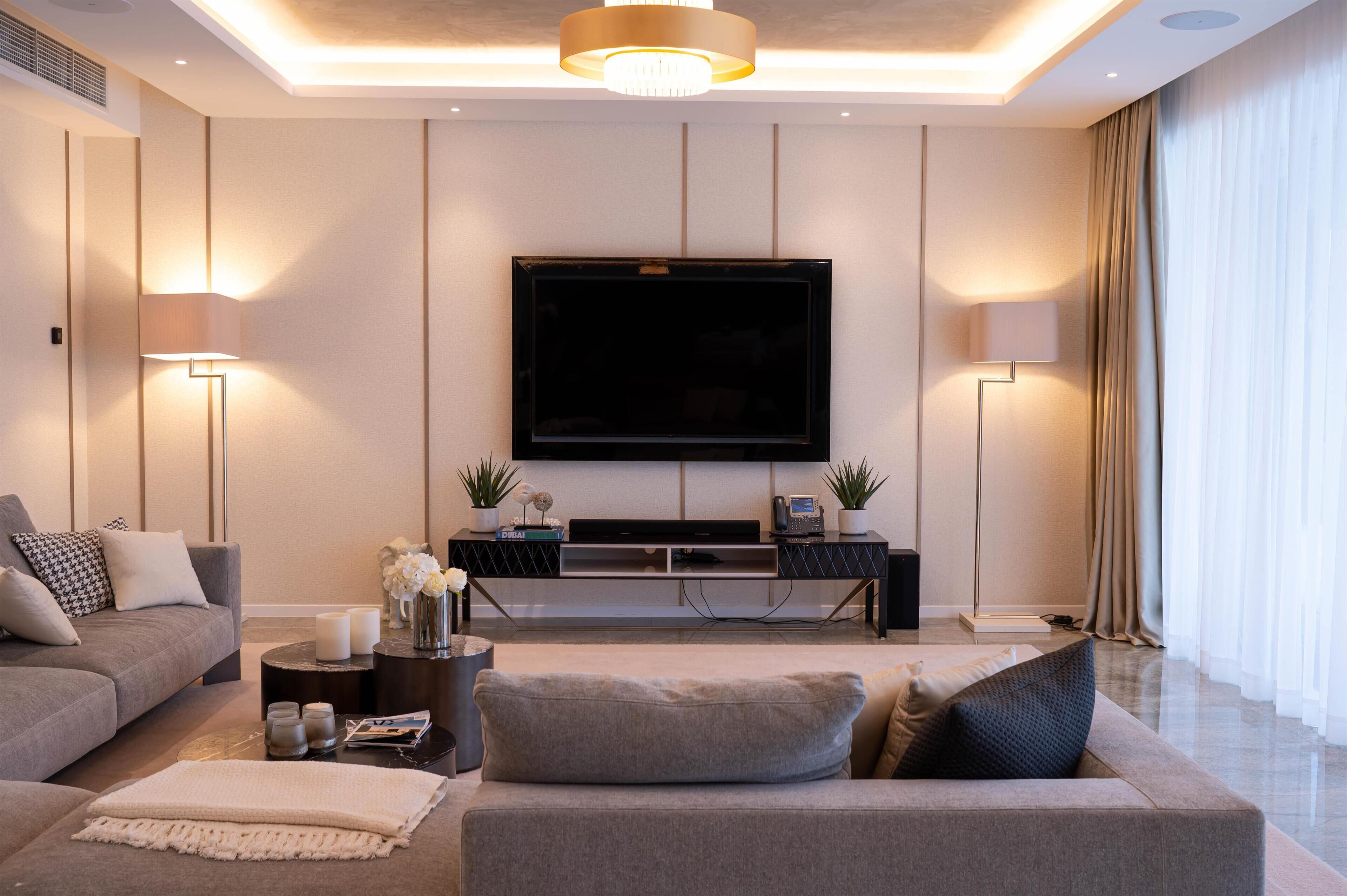 Villa (Five bedroom, Pool ) | Ropa de cama hipoalergénica, minibar, caja fuerte y escritorio