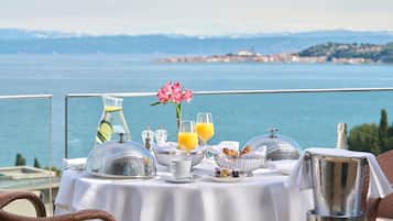 Camera Deluxe (Seafront View) | Terrazza/patio