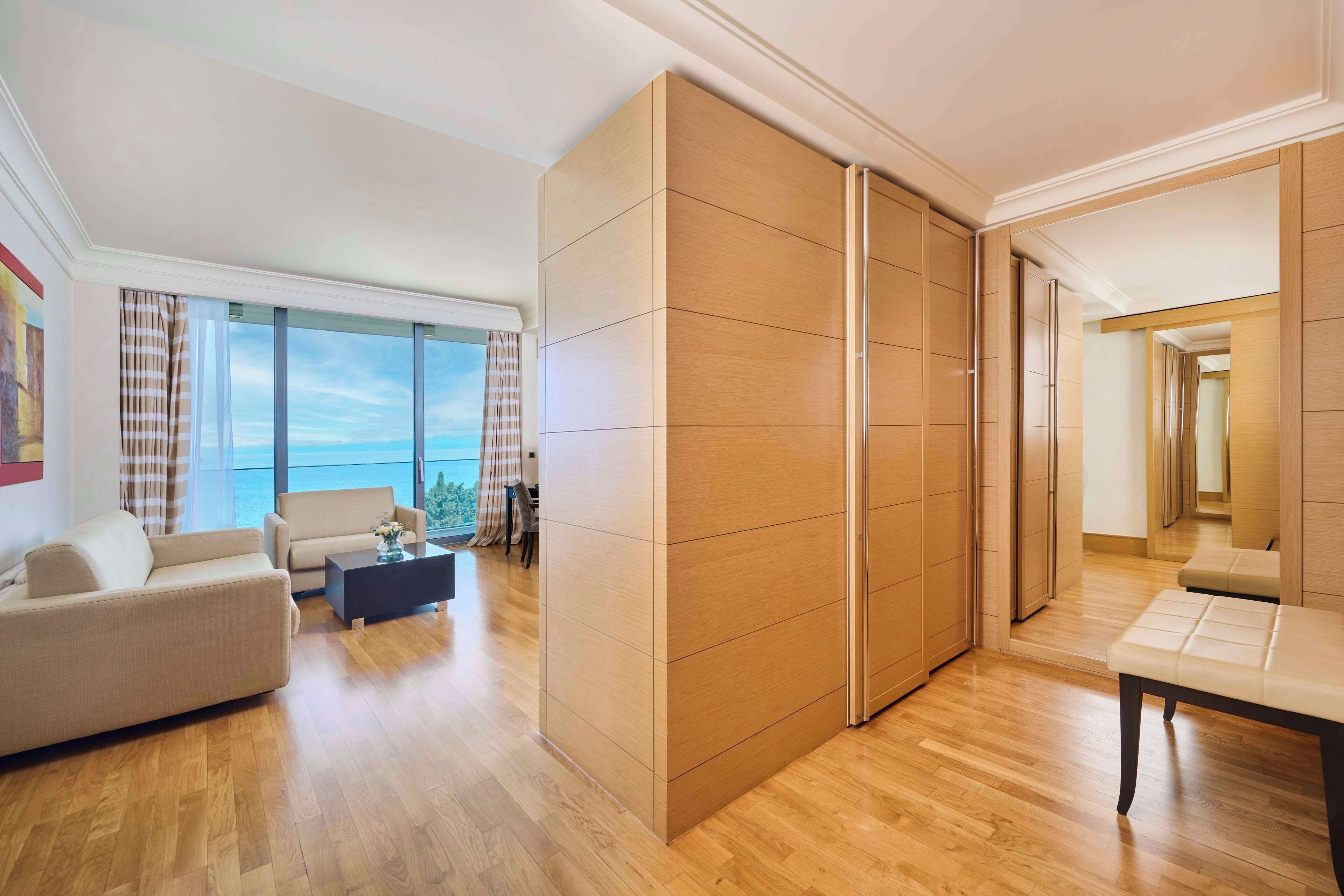 executive suite, sea view | 1 bedroom, hypo-allergenic bedding, minibar, in-room safe