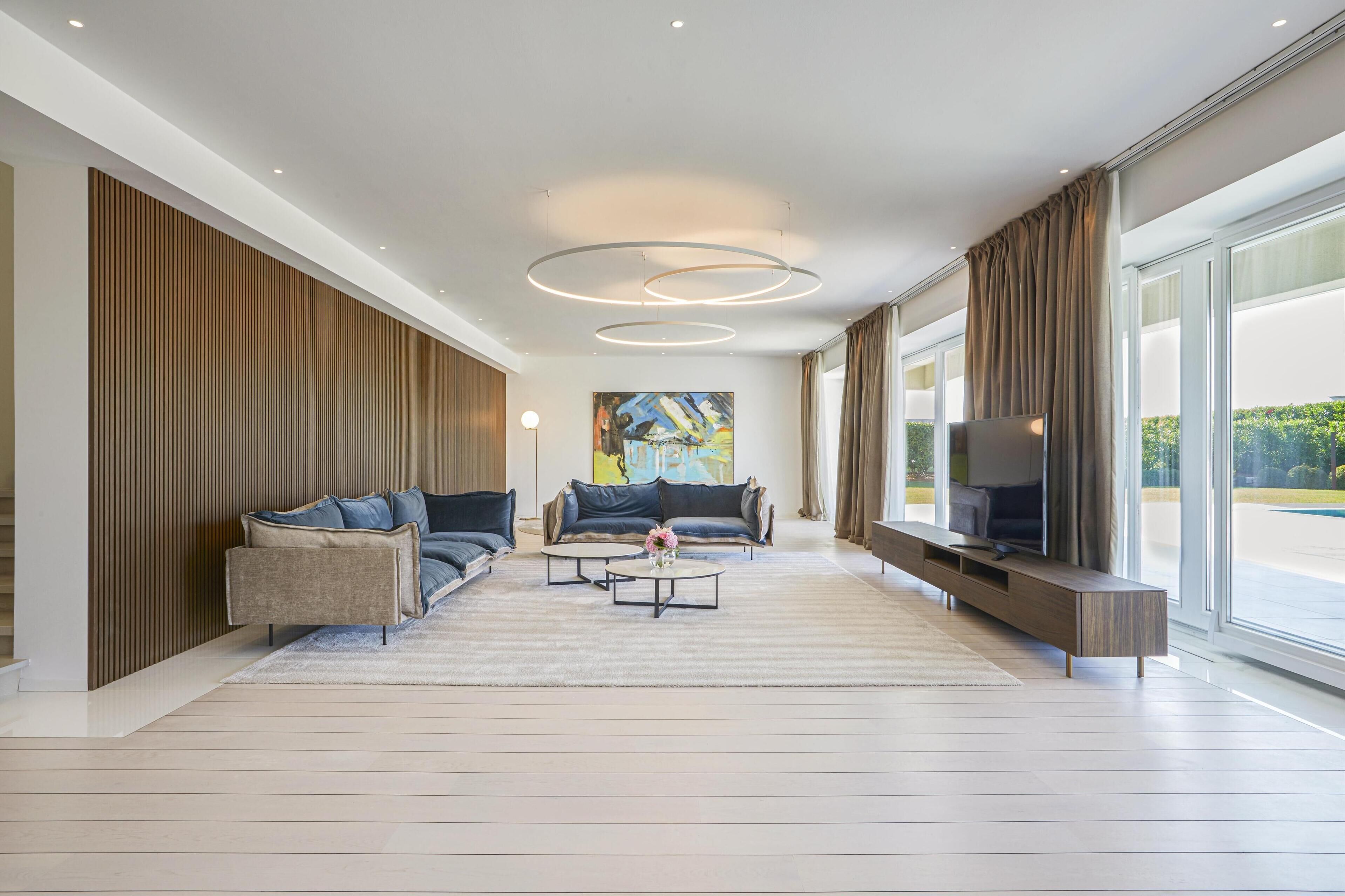 1 bedroom, hypo-allergenic bedding, minibar, in-room safe