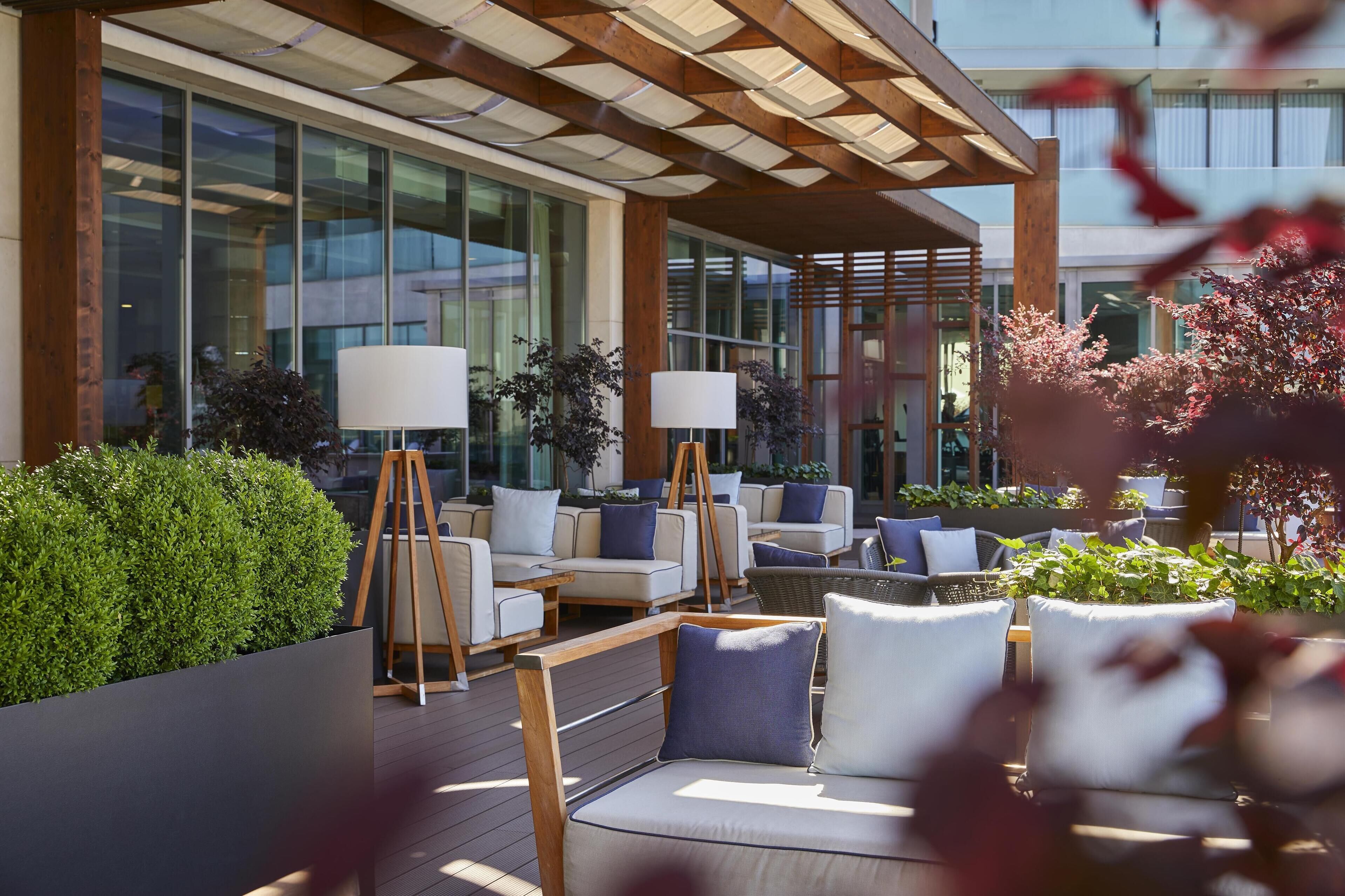 Restauration en plein air, sert le déjeuner, le dîner et l'apéritif