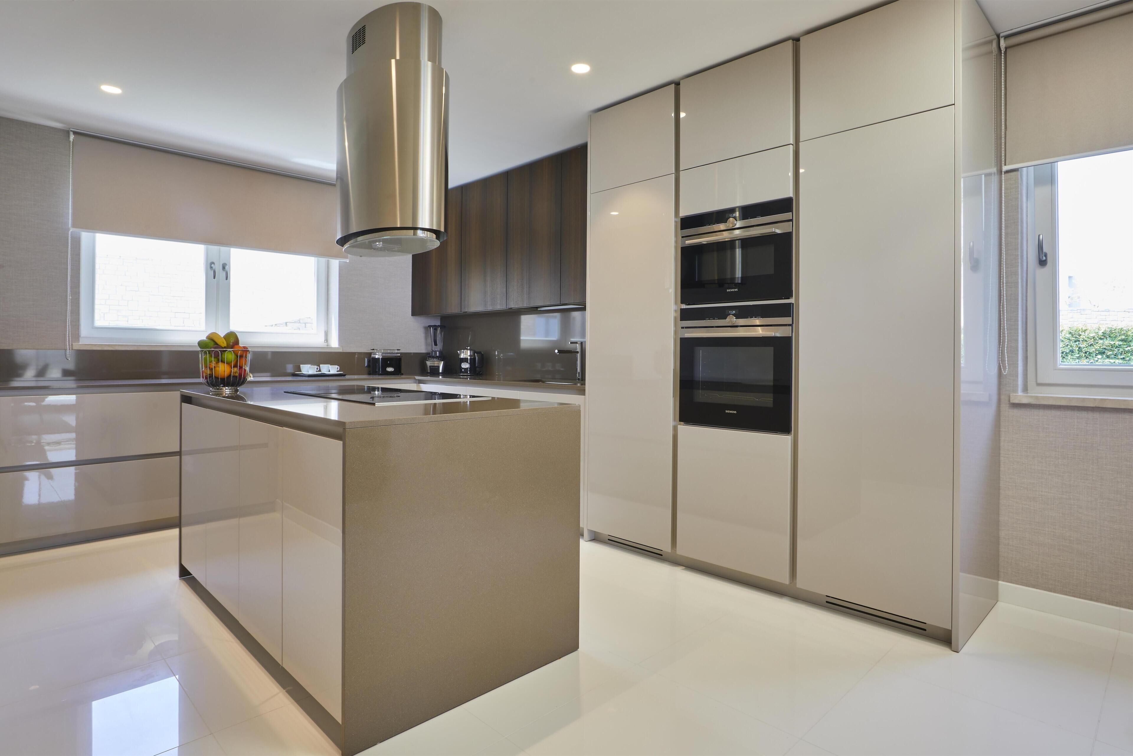 Five bedroom Villa, Sea View, Pool | Hypo-allergenic bedding available, minibar, in-room safe, desk