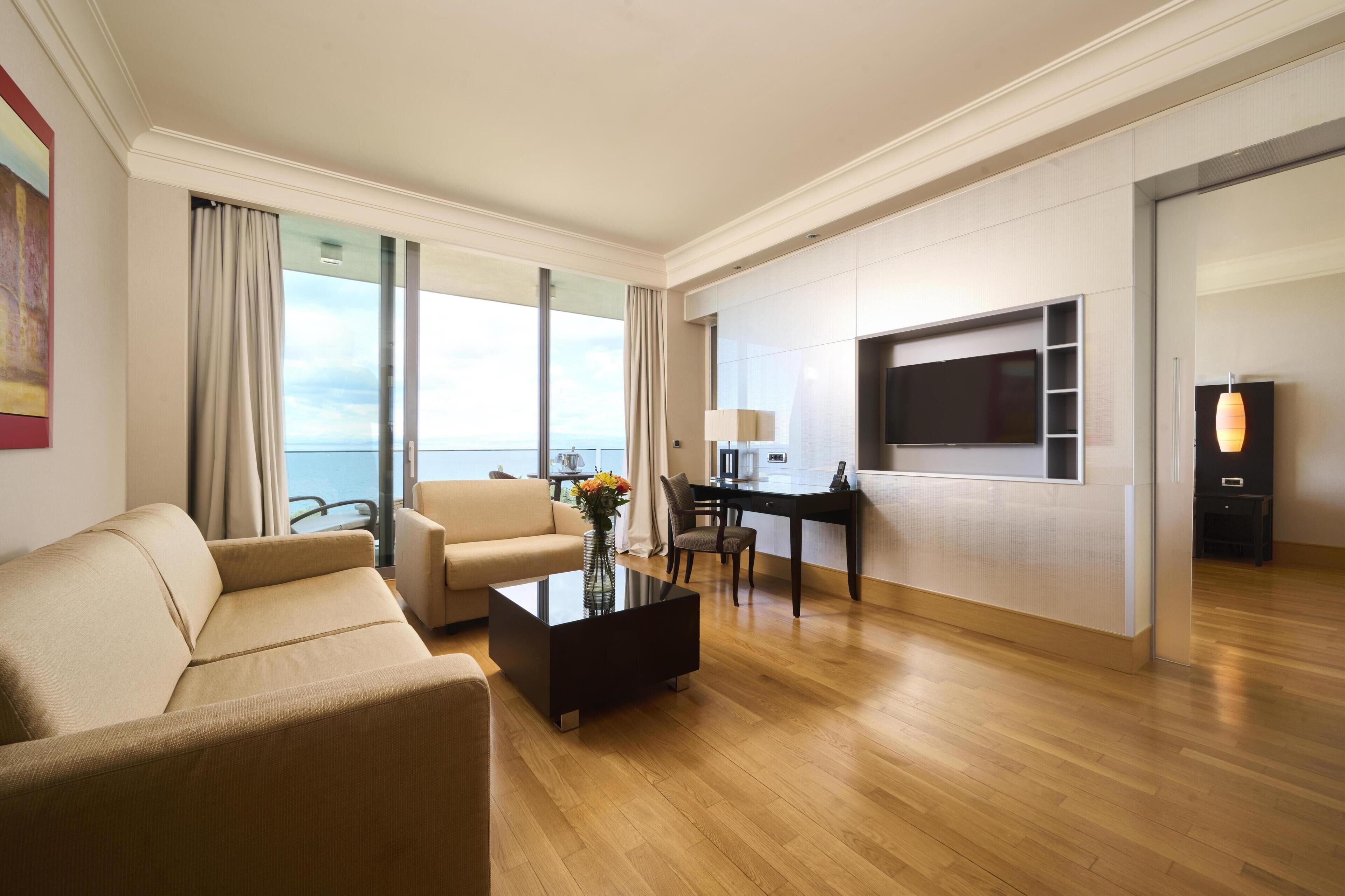 Ropa de cama hipoalergénica y minibar 