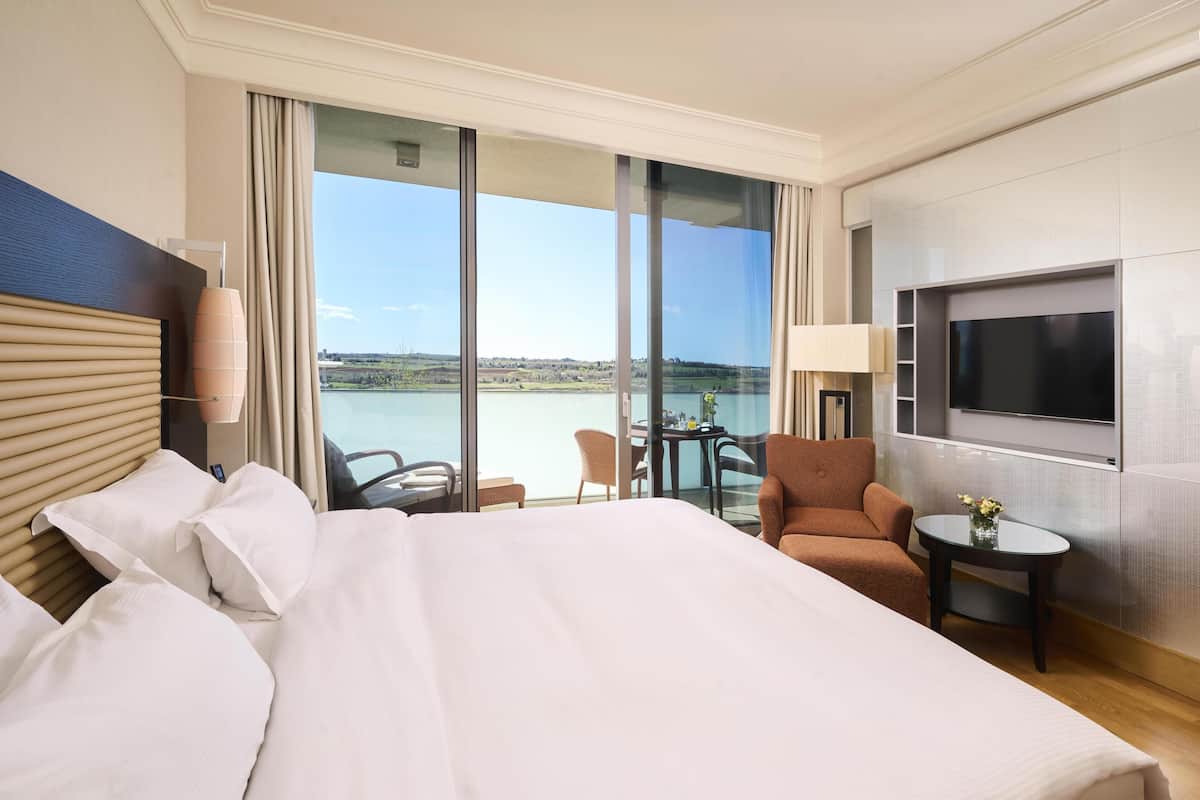 Ropa de cama hipoalergénica y minibar