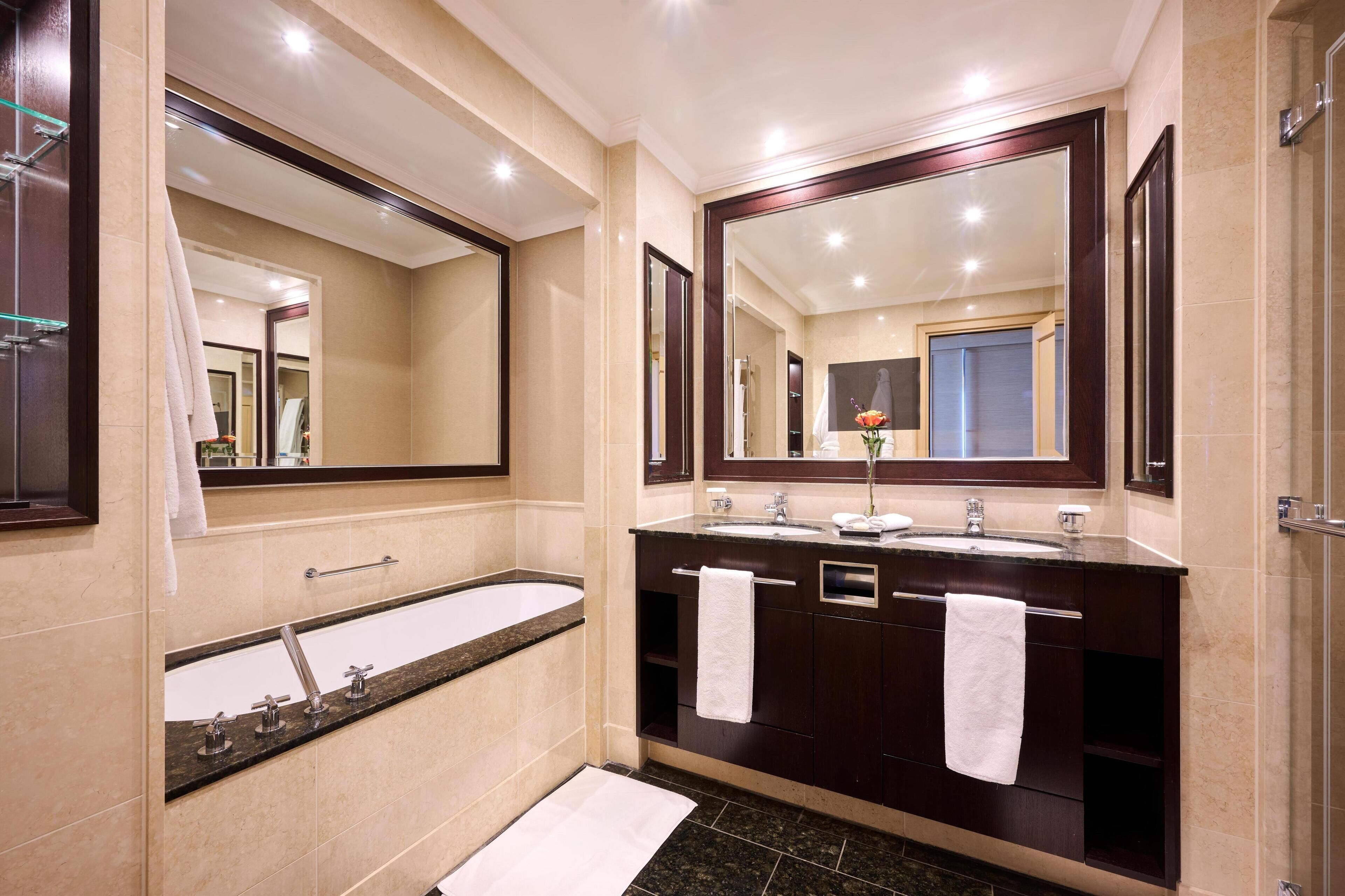 Separate bathtub and shower, deep-soaking bathtub, rainfall showerhead