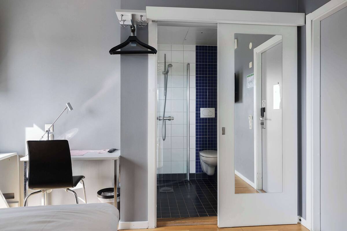 superior room, 1 double bed, non smoking, balcony | 1 bedroom, pillow-top beds, blackout curtains, iron/ironing board