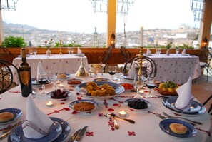 3 restaurants; breakfast, lunch, dinner and brunch served  - Riad El Ghalia (Fes)