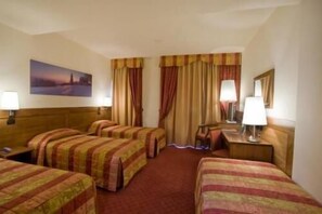 Quadruple Room | Down comforters, in-room safe, desk, laptop workspace - Hotel Master (Turin)