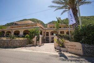 Fachada de la propiedad