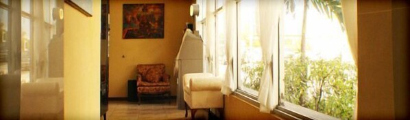 Interior - Selina Gold Dust (Miami)