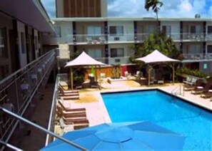 Piscine intérieure, piscine extérieure