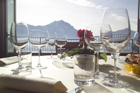 Breakfast, lunch, dinner served; local and international cuisine . Hotel Lovere Resort & Spa