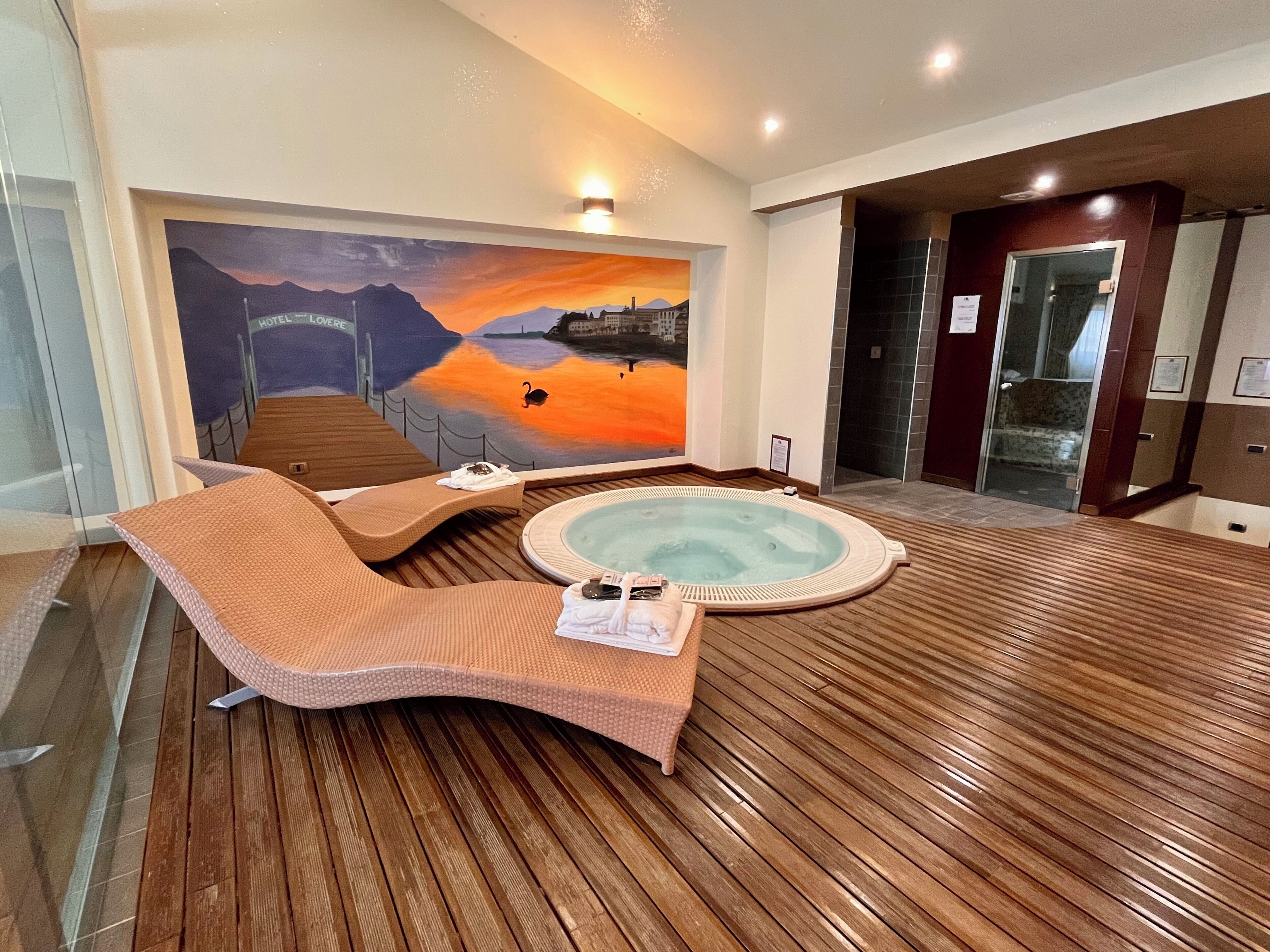 Royal Suite, 1 King Bed | Free minibar, in-room safe, desk, free WiFi