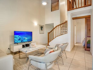 Living area - Freestyle Resort Port Douglas (Port Douglas)