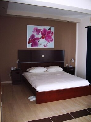 เครื่องนอนป้องกันสารก่อภูมิแพ้, ตู้นิรภัยในห้องพัก, ผ้าม่านกันแสง