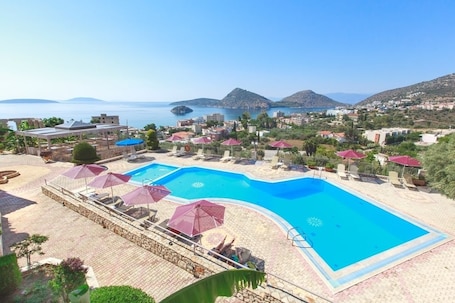 Alberca al aire libre . Panorama Hotel and Apartments