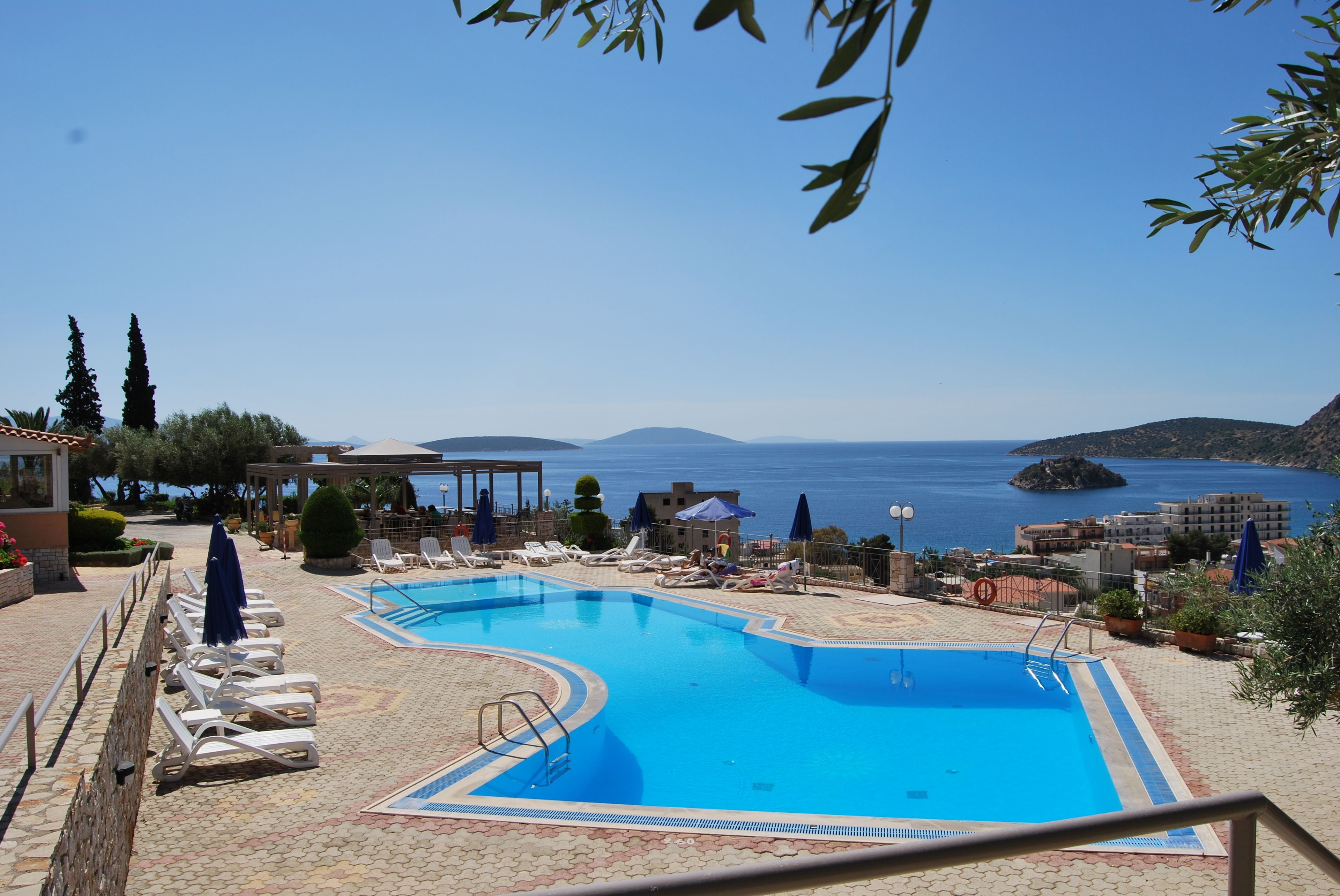 حمّام سباحة خارجي