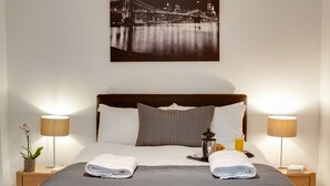 Egyptian cotton sheets, iron/ironing board, internet (free) - Base Serviced Apartments - Cumberland Apartments (Liverpool)