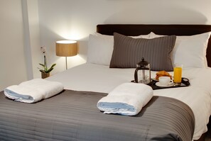 Egyptian cotton sheets, iron/ironing board, free Internet - Base Serviced Apartments - Cumberland Apartments (Liverpool)