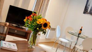 In-room dining - Base Serviced Apartments - Cumberland Apartments (Liverpool)