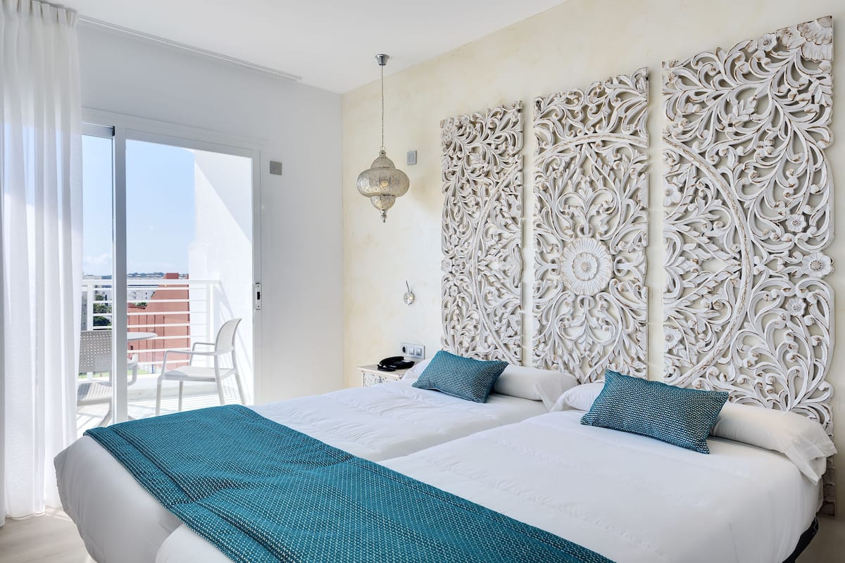 Suite | Minibar, desk, free WiFi, bed sheets