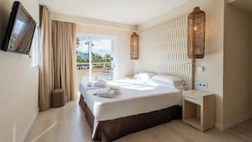 Minibar, desk, free WiFi, bed sheets