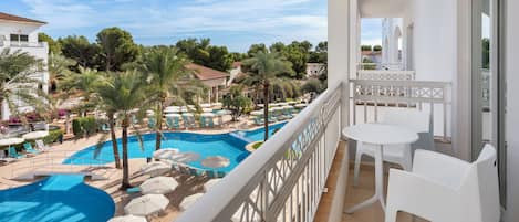 Appartamento, 1 camera da letto, balcone, vista piscina | 1 camera, una scrivania, culle/letti per bambini (a pagamento)