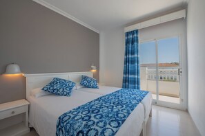 Escrivaninha, berços (sobretaxa), Wi-Fi de cortesia, roupa de cama