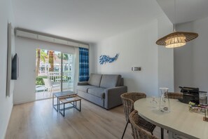 Premium Apartment, 1 Bedroom, Balcony | Living area