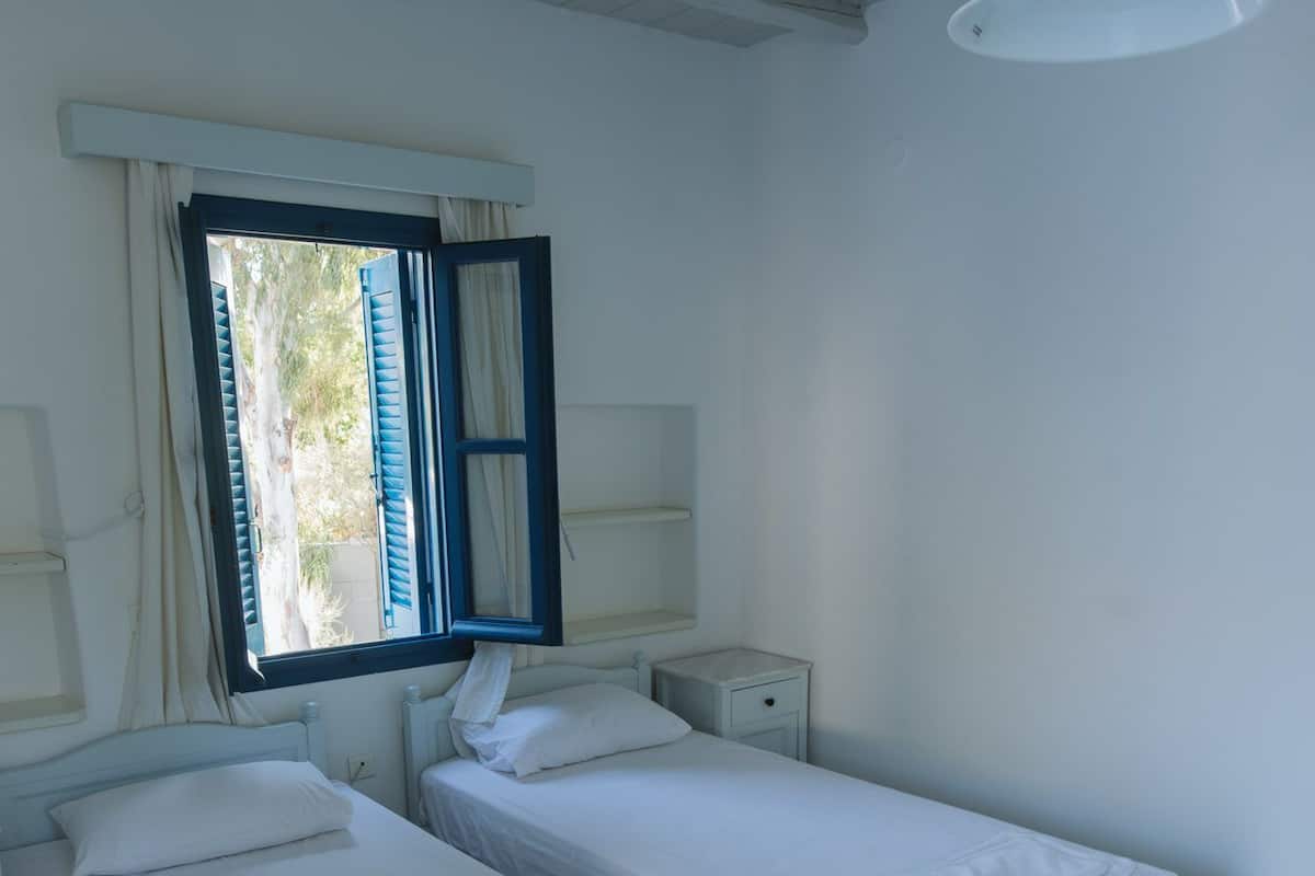 Caja fuerte, cunas gratuitas, wifi gratis y ropa de cama