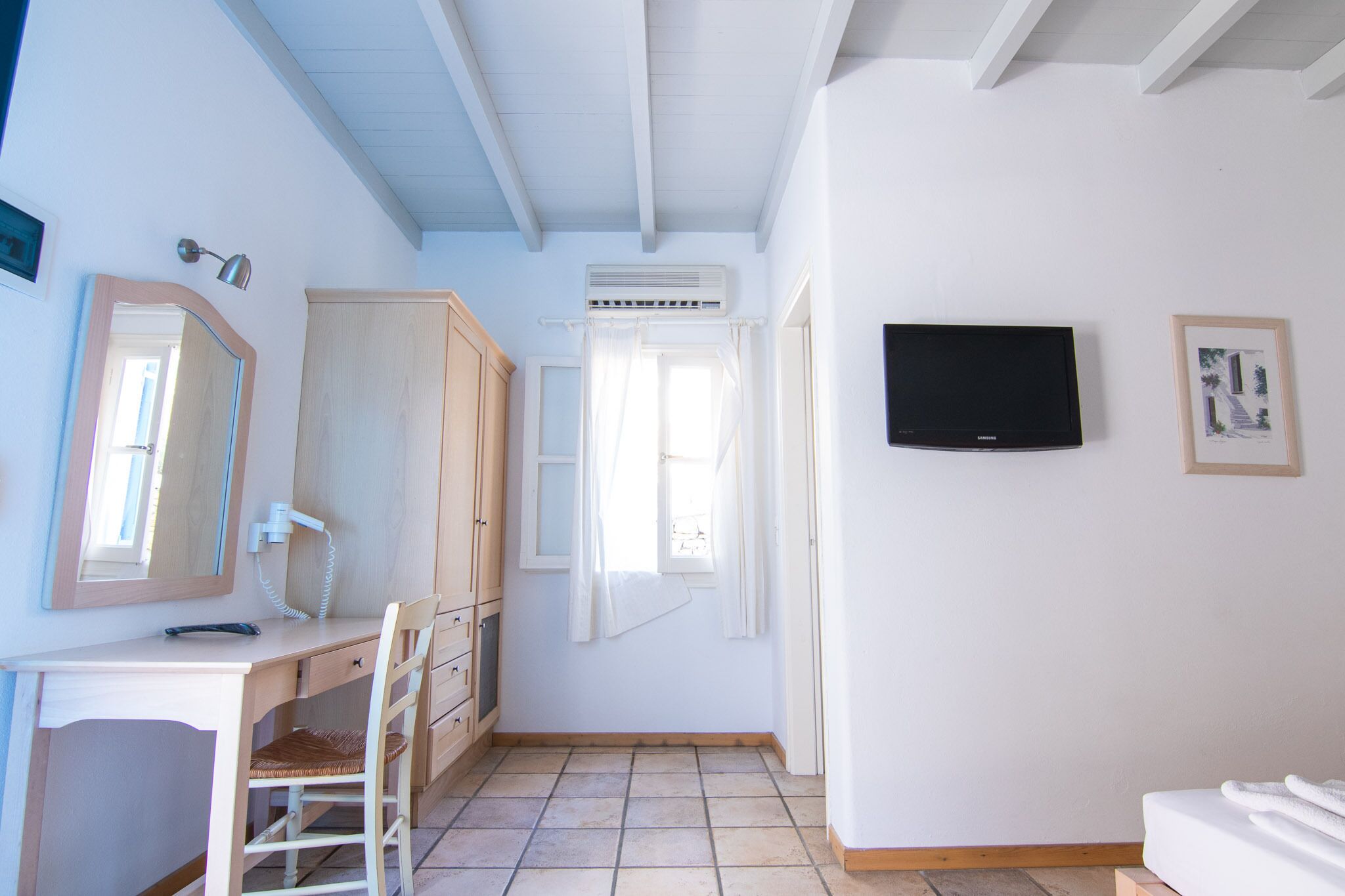 standard room | in-room safe, free cots/infant beds, free wifi, bed sheets