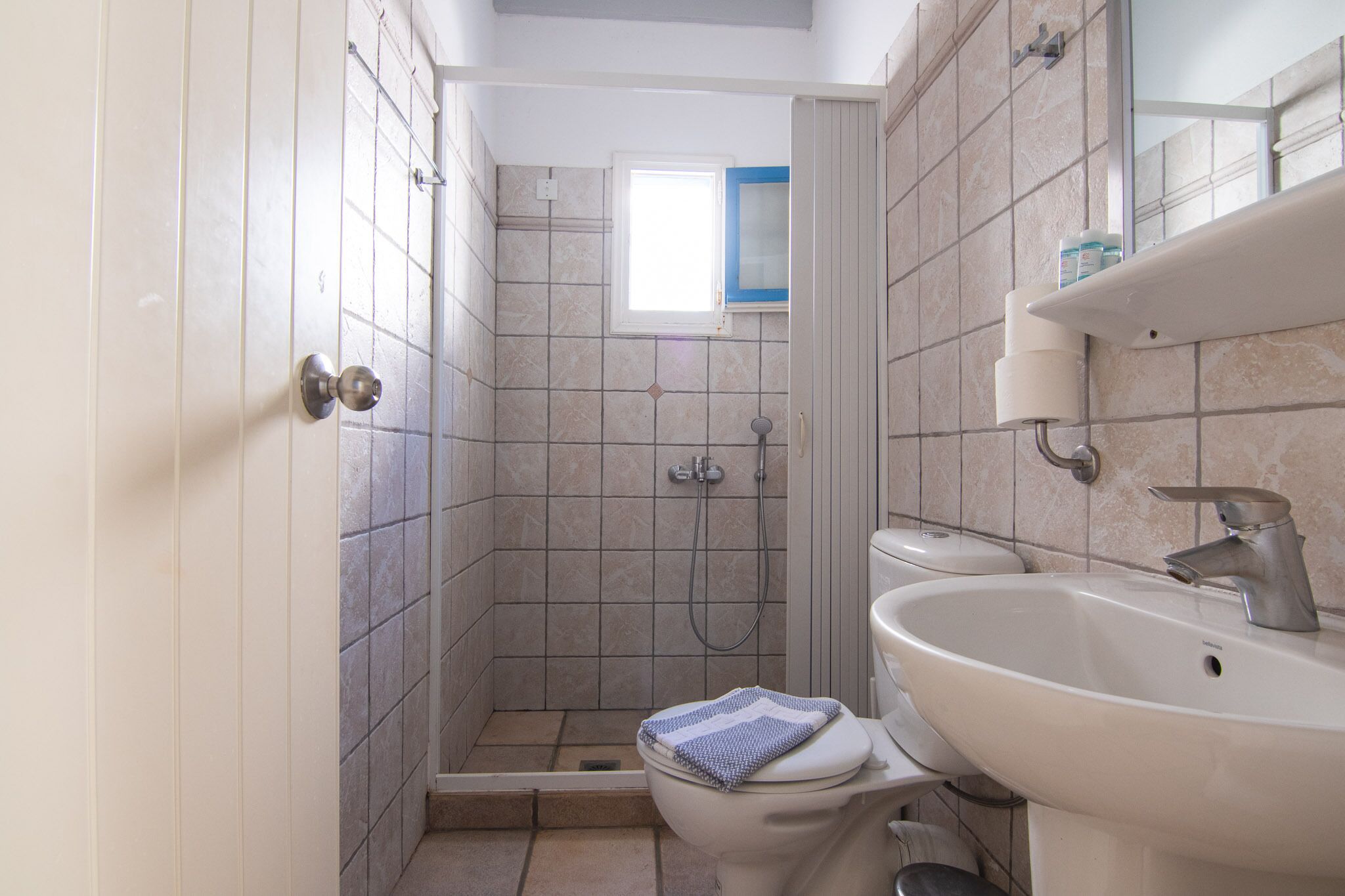 triple room | bathroom | shower, hair dryer, towels