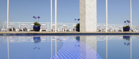 Outdoor pool, pool loungers