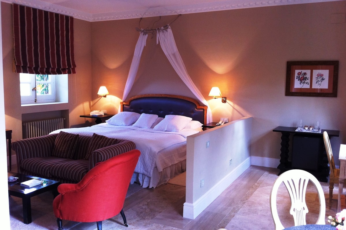 1 bedroom, premium bedding, down duvets, memory-foam beds