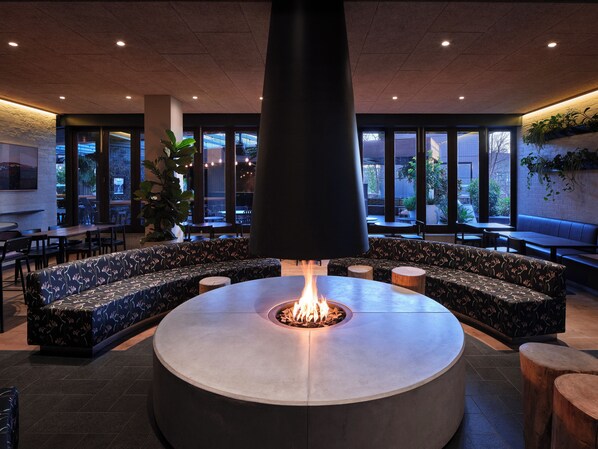 Breakfast, lunch, dinner served; French cuisine  - Hotel Realm (Barton)