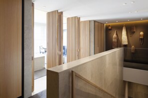 XThe Upper House Suite