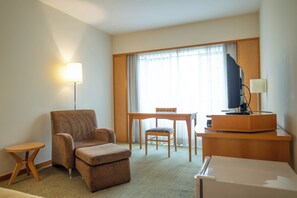 Quarto casal standard | Roupas de cama premium, frigobar, cofres nos quartos, escrivaninha