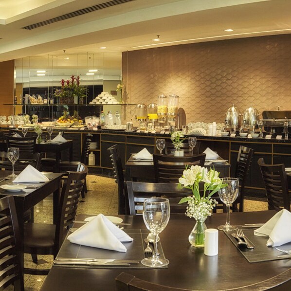 Breakfast, lunch and dinner served