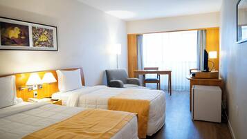 Habitación estándar con 2 camas individuales | Ropa de cama de alta calidad y minibar