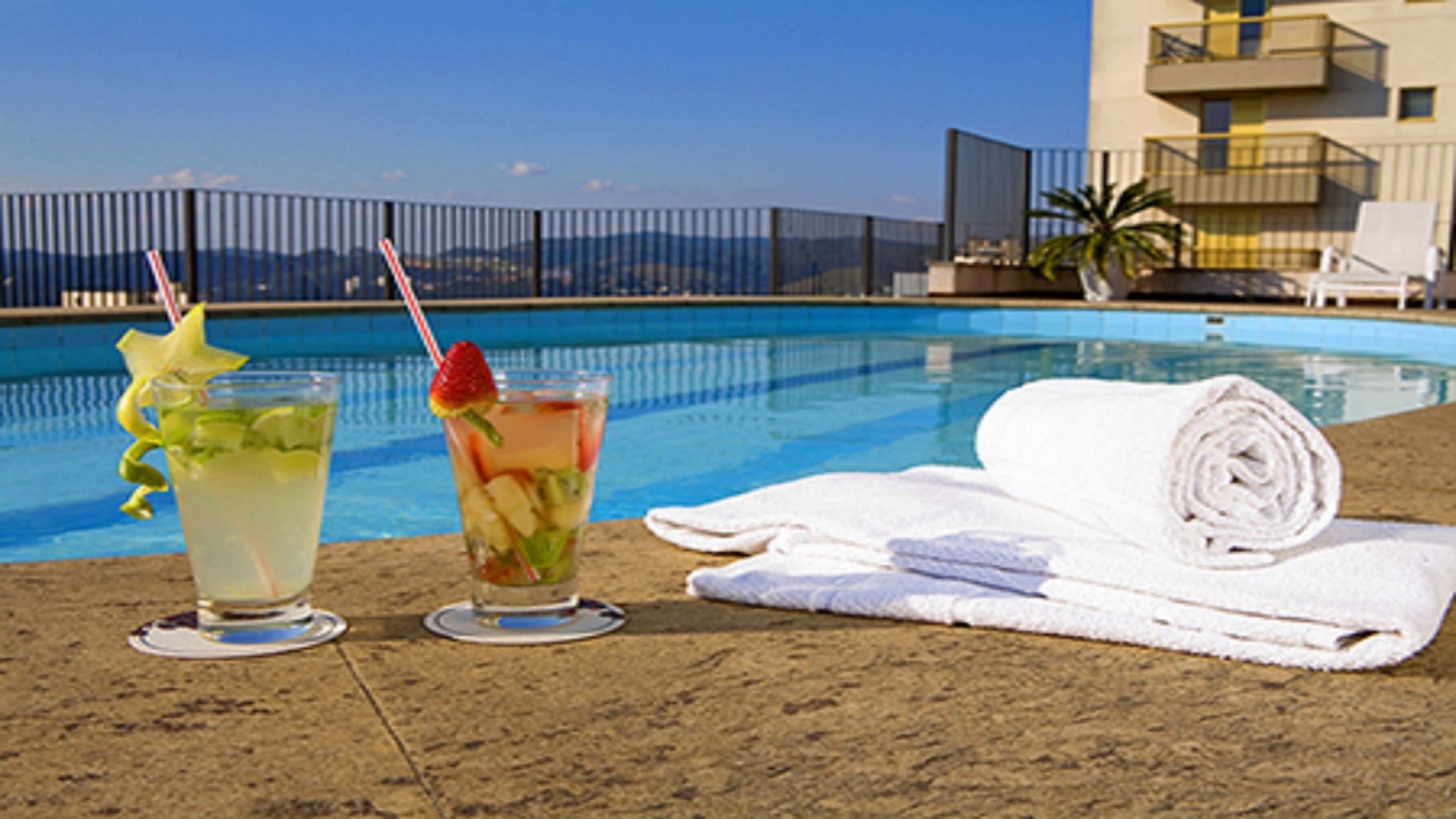 outdoor pool, open 8:00 am to 10:00 pm, pool loungers