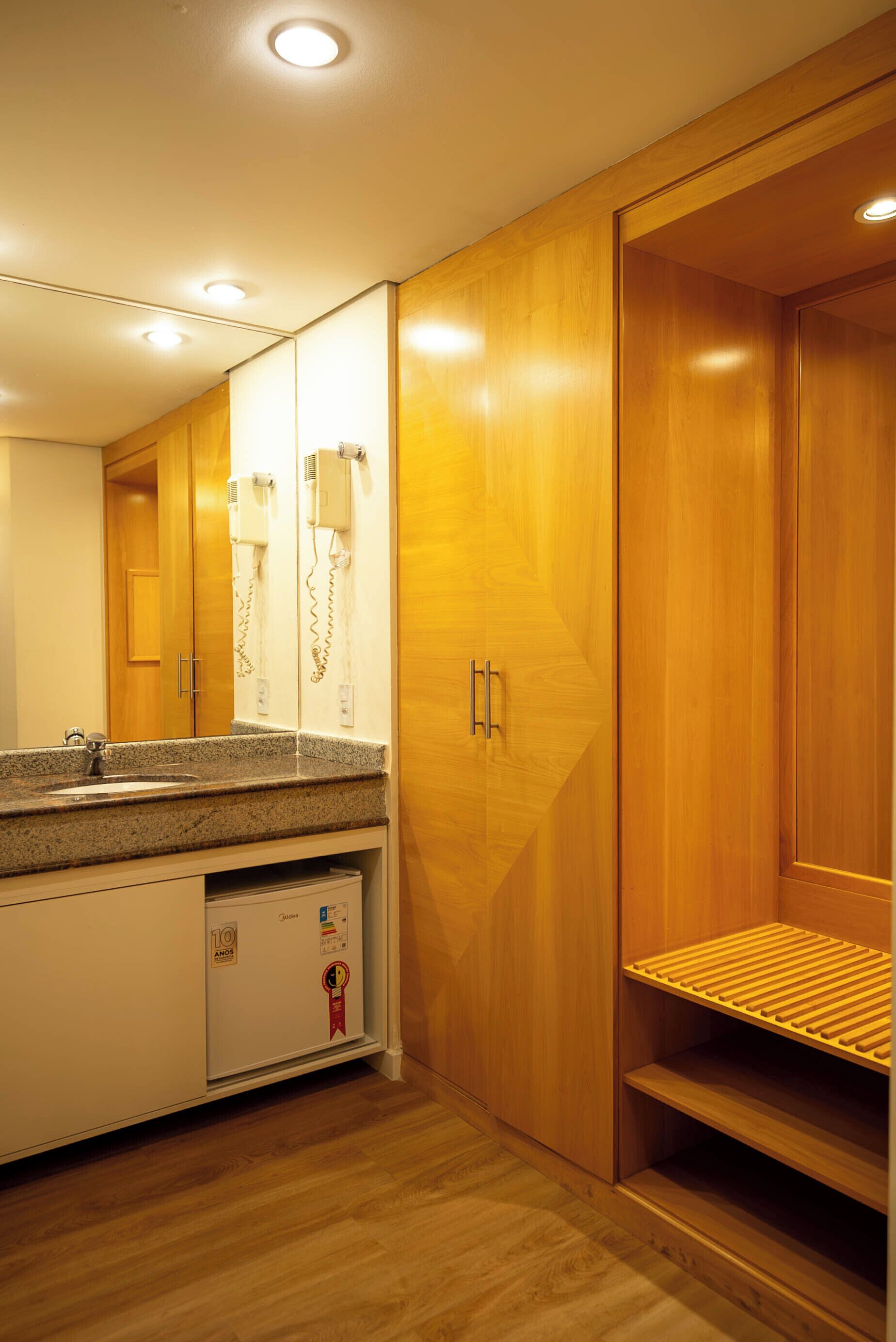 尊榮客房 | 浴室 | 淋浴設備、免費盥洗用品、吹風機、毛巾