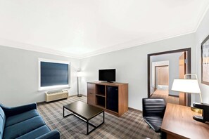 套房, 2 张大床, 无烟房 | 办公桌、笔记本电脑工作区、遮光窗帘、熨斗/熨衣板