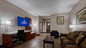 Studio Suite, 1 King Bed with Sofa bed, Non Smoking