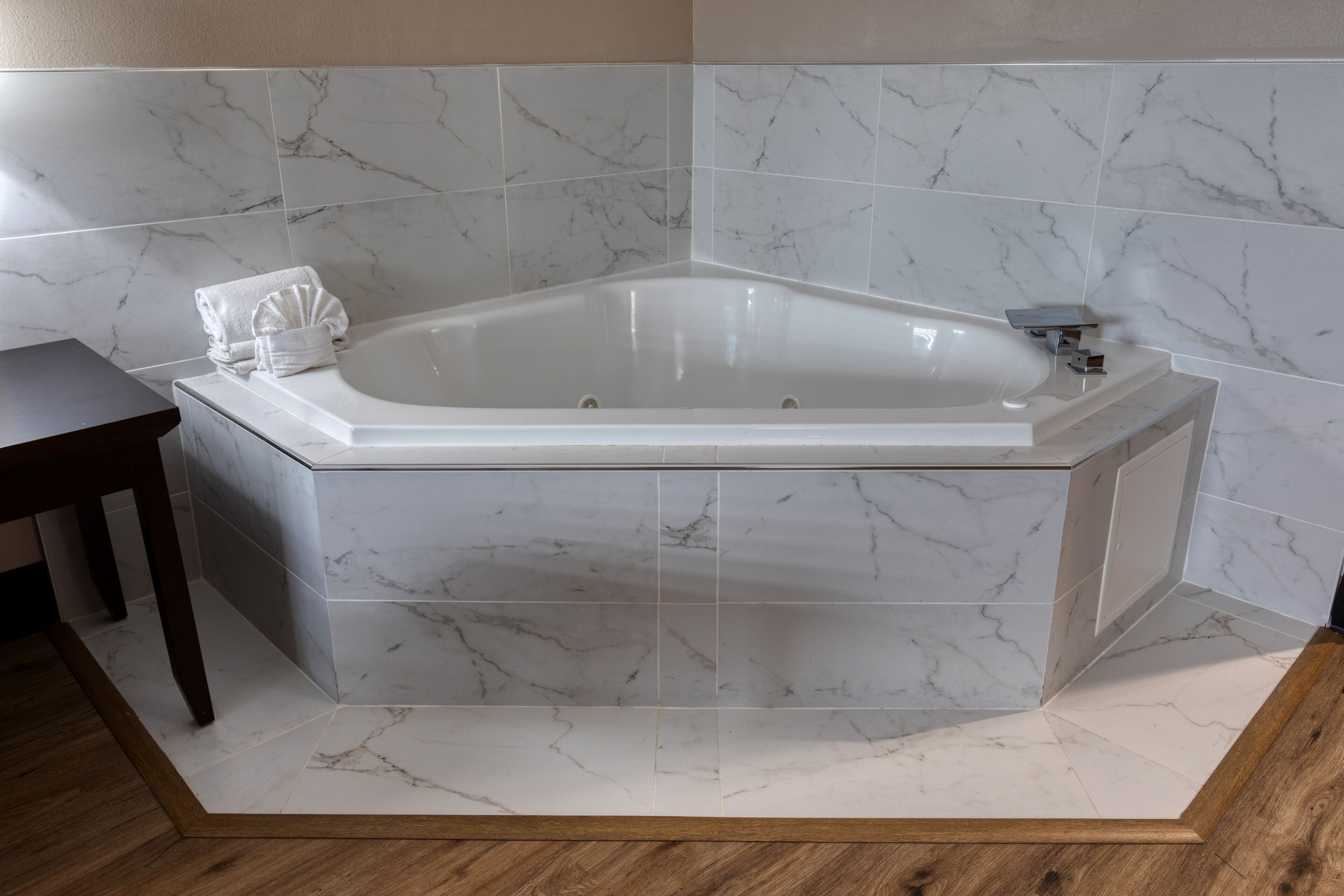 presidential room, 1 king bed with sofa bed, non smoking, jetted tub | 1 bedroom, egyptian cotton sheets, premium bedding, down duvets