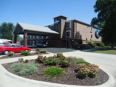 Town House Extended Stay Hotel Downtown