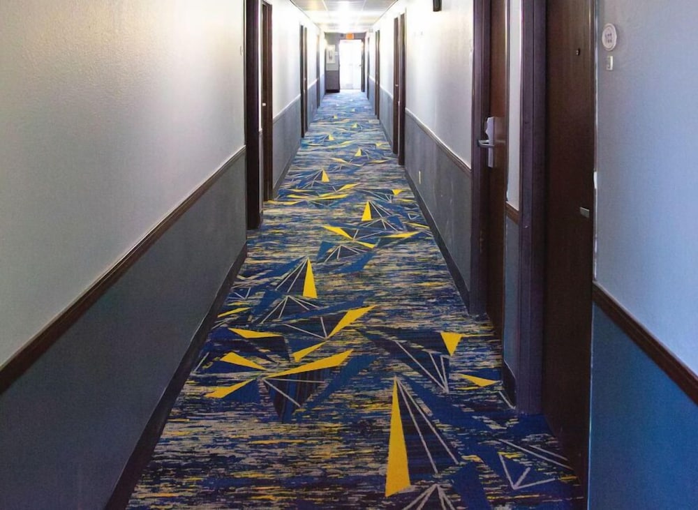 TownHouse Extended Stay Hotel Downtown by null