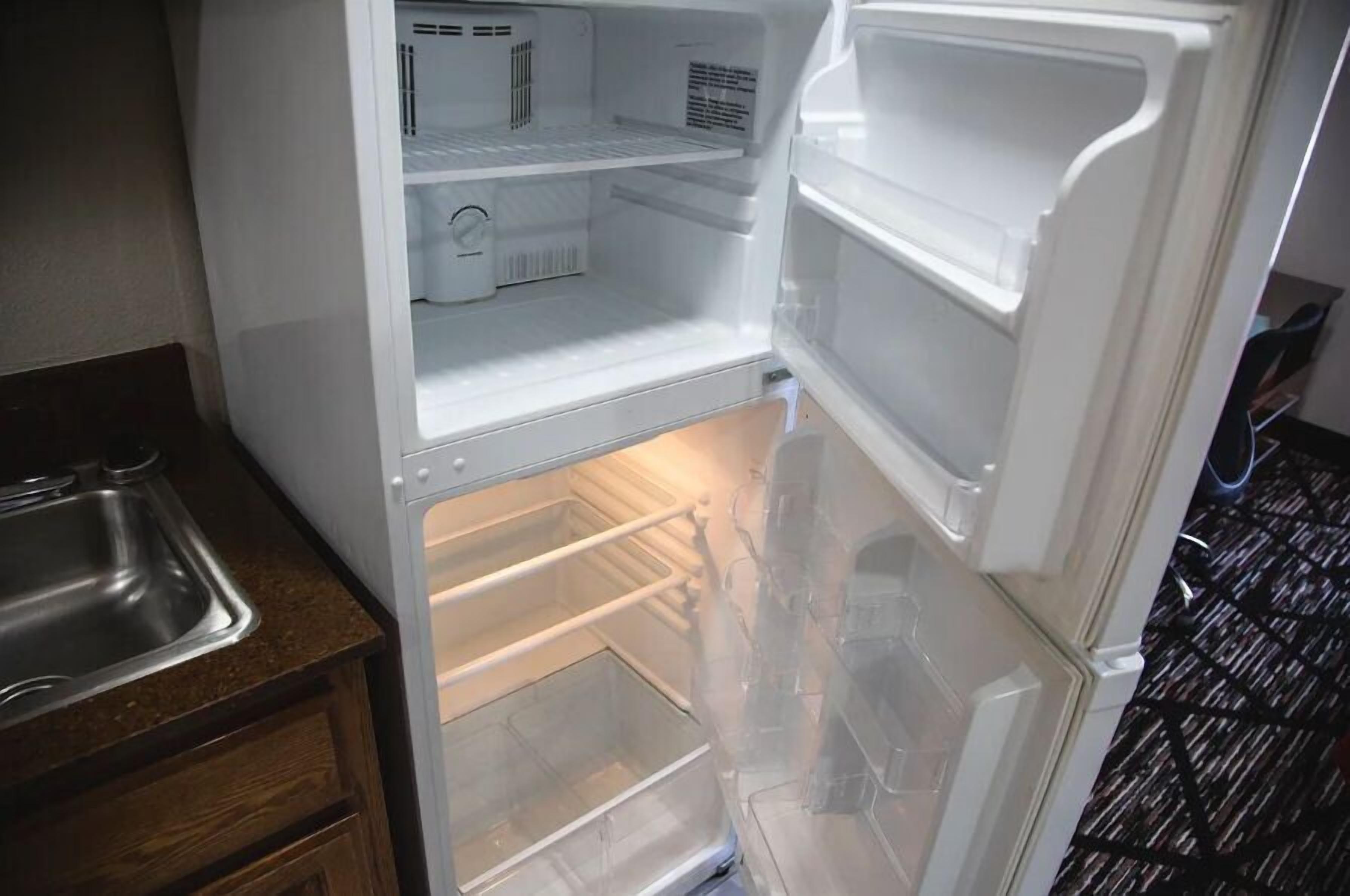 Refrigerador, microondas, placa de cocina, cafetera/tetera