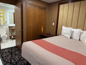 Einzelzimmer, 1 Queen-Bett | Individuell eingerichtet, Verdunkelungsvorhänge, Bügeleisen/Bügelbrett